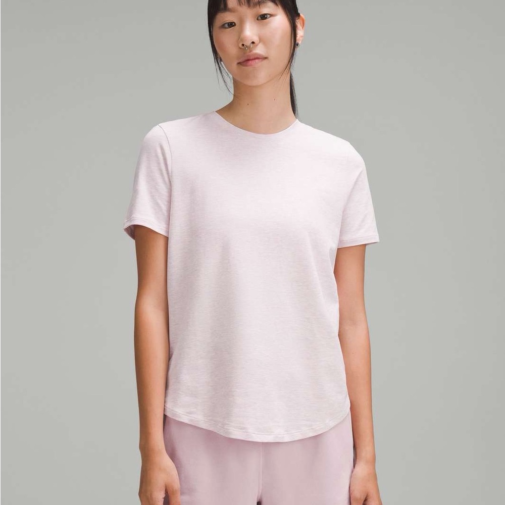 Lululemon Love Crewneck T-Shirt
Heathered Meadowsweet Pink 6